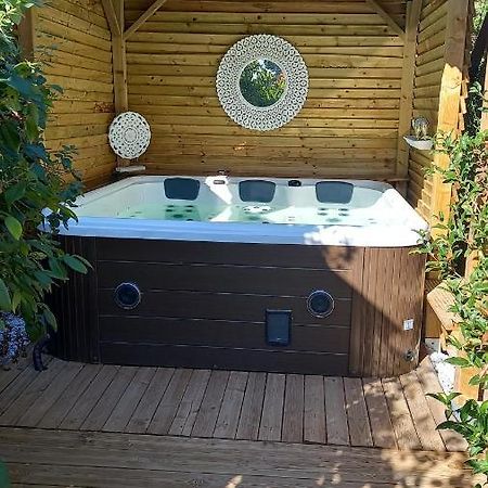 Arche de Lanoë jacuzzi et table d'hôte Labastide-Saint-Pierre Exterior foto