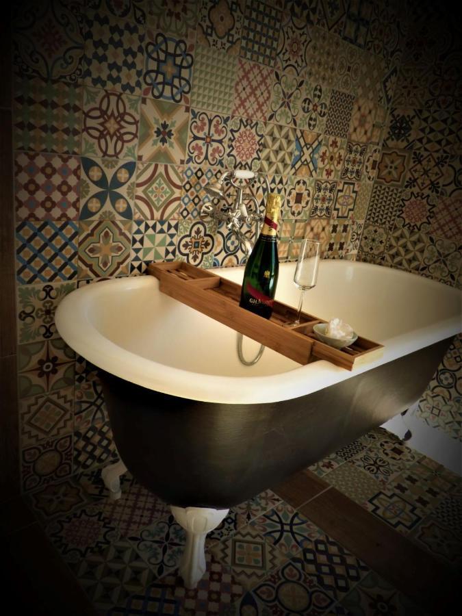 Arche de Lanoë jacuzzi et table d'hôte Labastide-Saint-Pierre Exterior foto